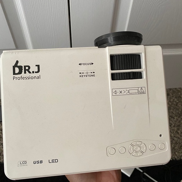 Projector - Picture 3 of 5